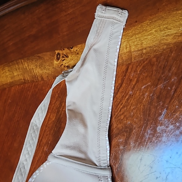 Bras - Picture 3 of 8